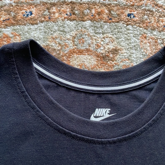 Women’s Black Nike Sportswear Loose Boyfriend Style Black Sleeveless Pocket Tank - Picture 4 of 16